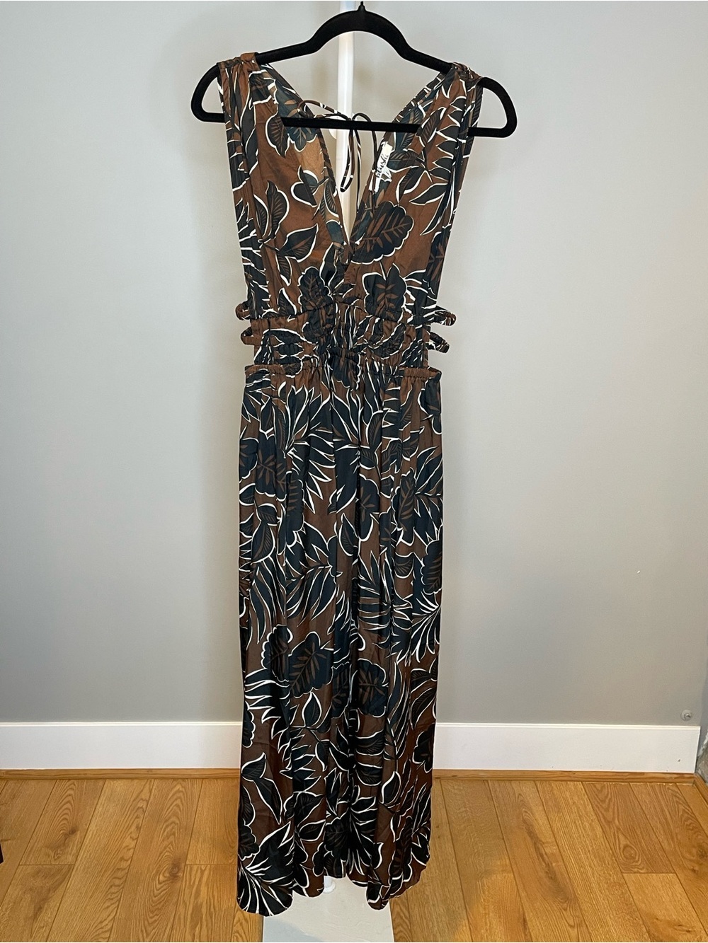 A Hint of Blush Brown Floral Midi Dress with V-Neck and Side Cut-Outs - Large